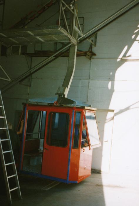 marciapiede della stazione a valle, cabina